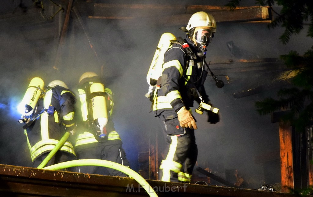 Grossfeuer Einfamilienhaus Siegburg Muehlengrabenstr P0189.JPG - Miklos Laubert